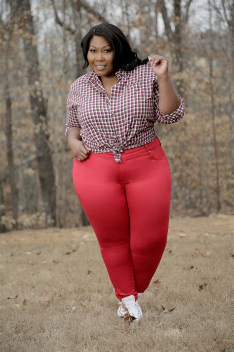 A woman of color and a plus-size model, Tabria Majors is a firm believer in body diversity and the idea of big and curvy women being just as sexy as regular models. An unassuming girl from Nashville, Tennessee, she left a steady 9 to 5 job to pursue plus-size modeling after a modeling agency approached her.